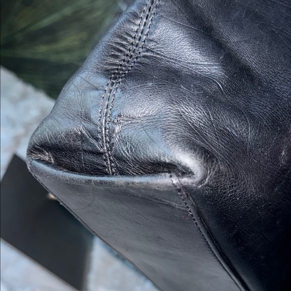 CHANEL Black Lambskin Leather Tote with Luxury Design - Picture 10 of 15